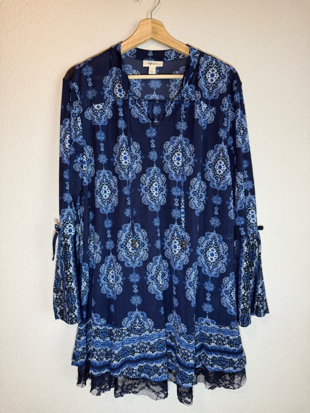 Style & Co Blue White Medallion Tunic Top L Bell Sleeve Lace Hem Boho Tie Front